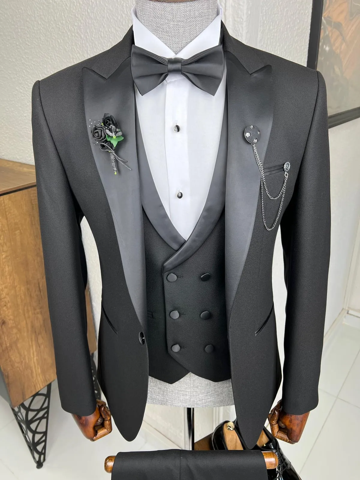 Bojoni Veneta Slim Fit Dovetail Collared Black Tuxedo