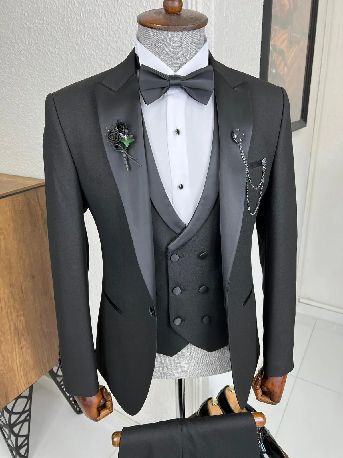 Bojoni Veneta Slim Fit Dovetail Collared Black Tuxedo