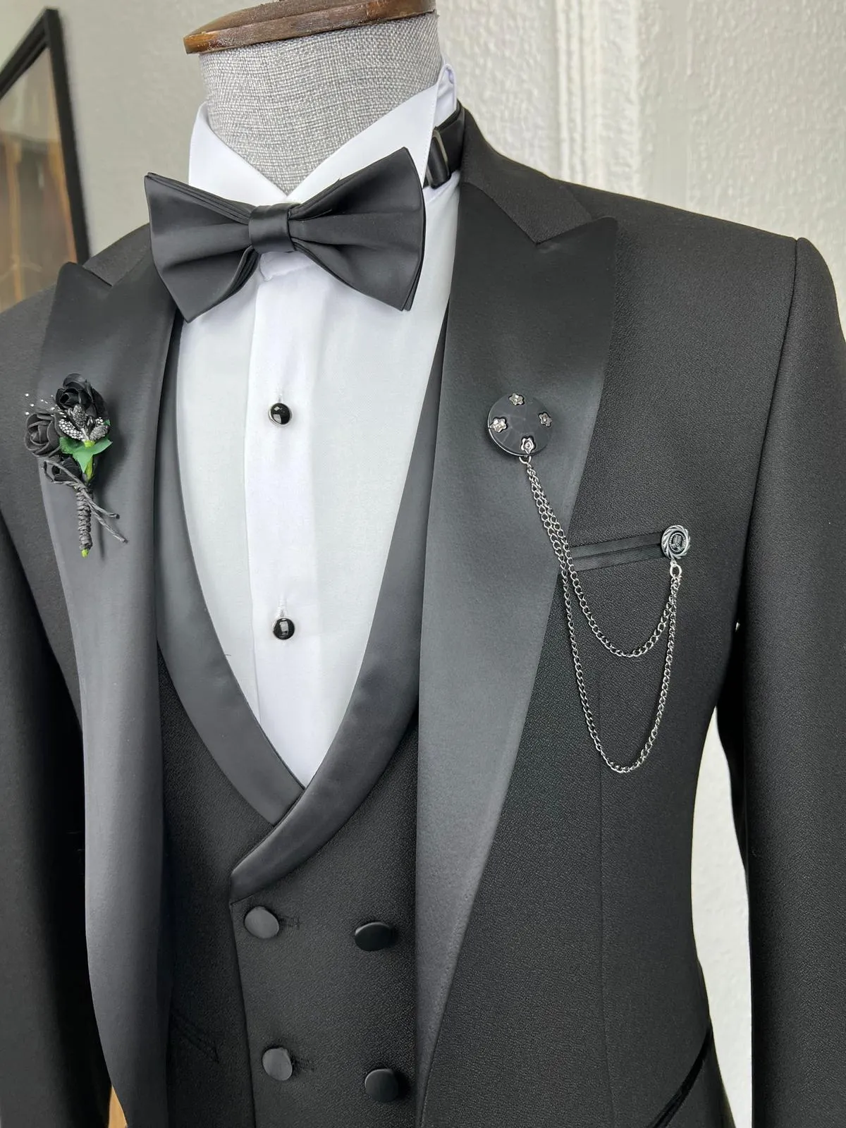 Bojoni Veneta Slim Fit Dovetail Collared Black Tuxedo