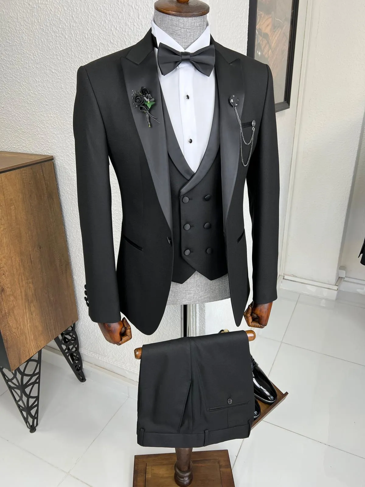 Bojoni Veneta Slim Fit Dovetail Collared Black Tuxedo