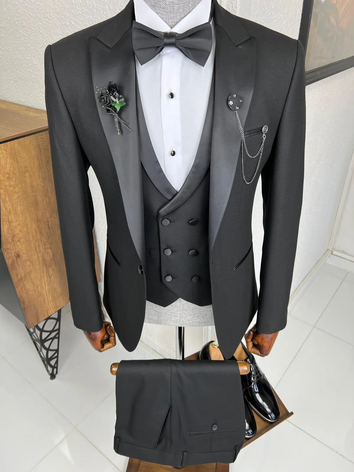 Bojoni Veneta Slim Fit Dovetail Collared Black Tuxedo