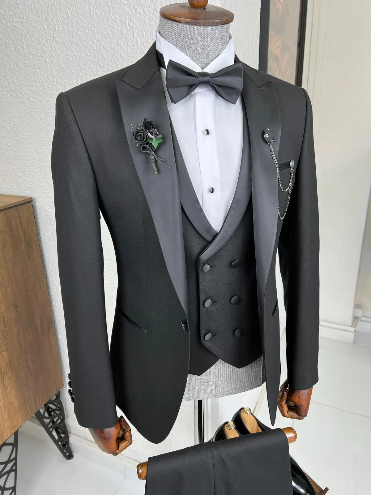 Bojoni Veneta Slim Fit Dovetail Collared Black Tuxedo