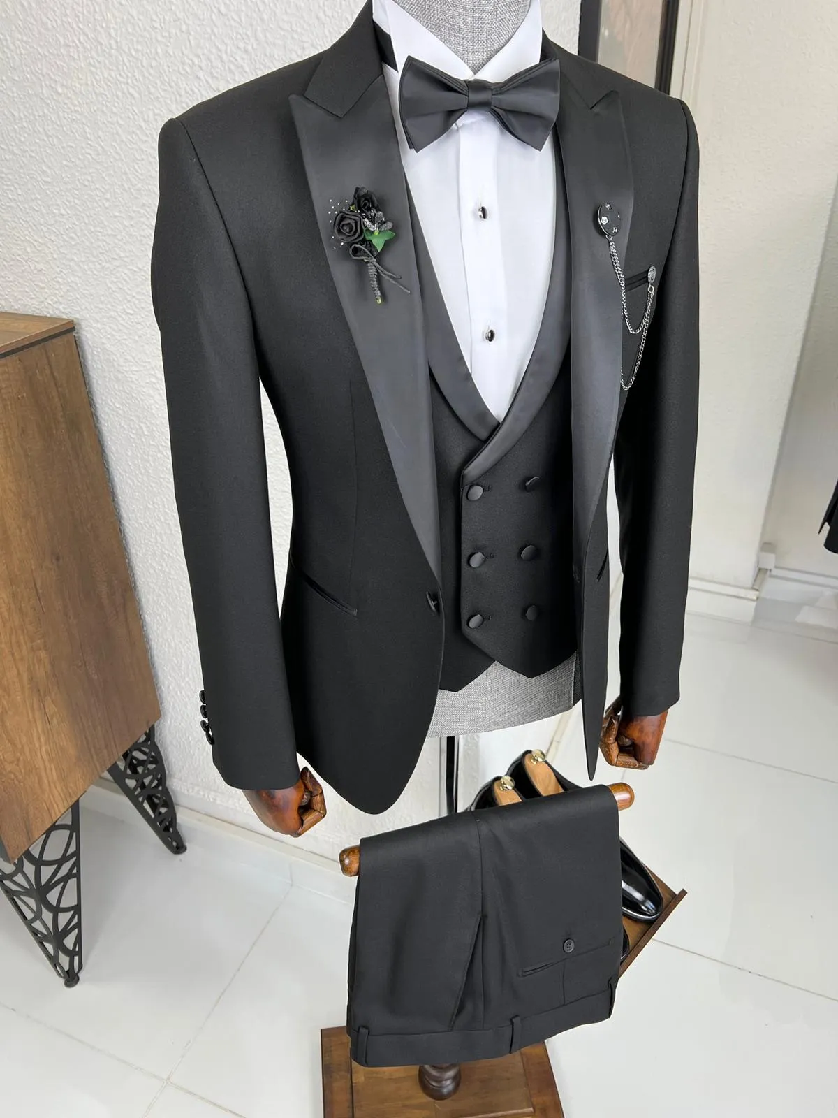 Bojoni Veneta Slim Fit Dovetail Collared Black Tuxedo