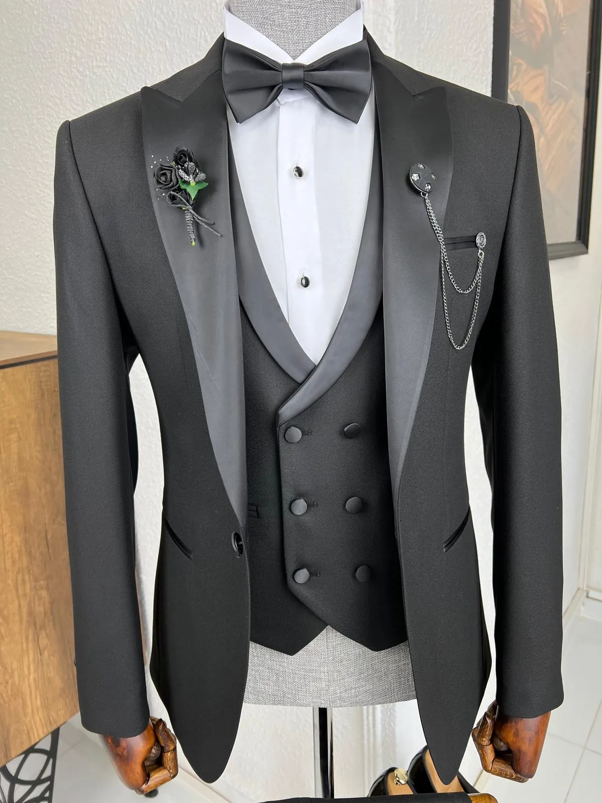 Bojoni Veneta Slim Fit Dovetail Collared Black Tuxedo