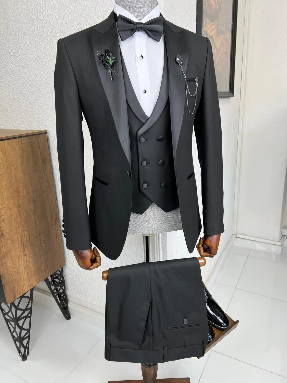 Bojoni Veneta Slim Fit Dovetail Collared Black Tuxedo