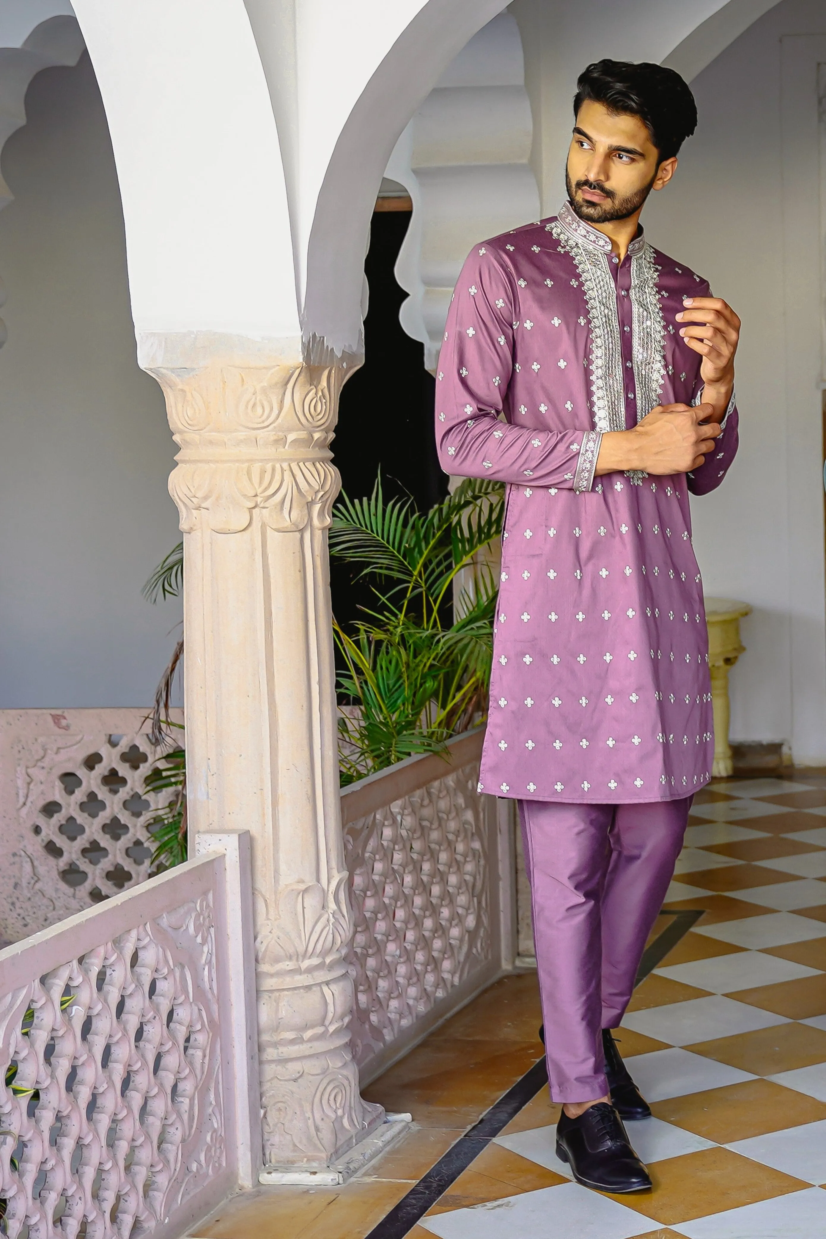 ORCHID MAUVE KURTA SET WITH INTRICATE SEQUINS NECK EMBROIDERY AROUND PLACKET